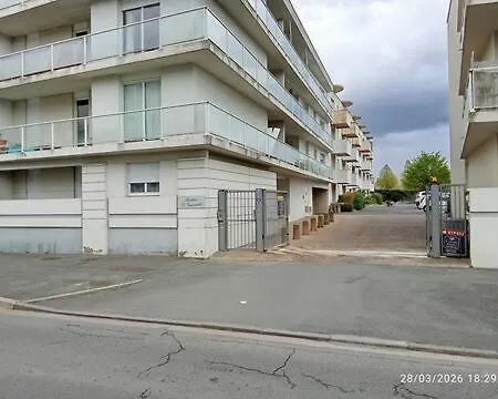 Le Marat - T3 - 57m2- 15 Min Du Futuroscope アパート *